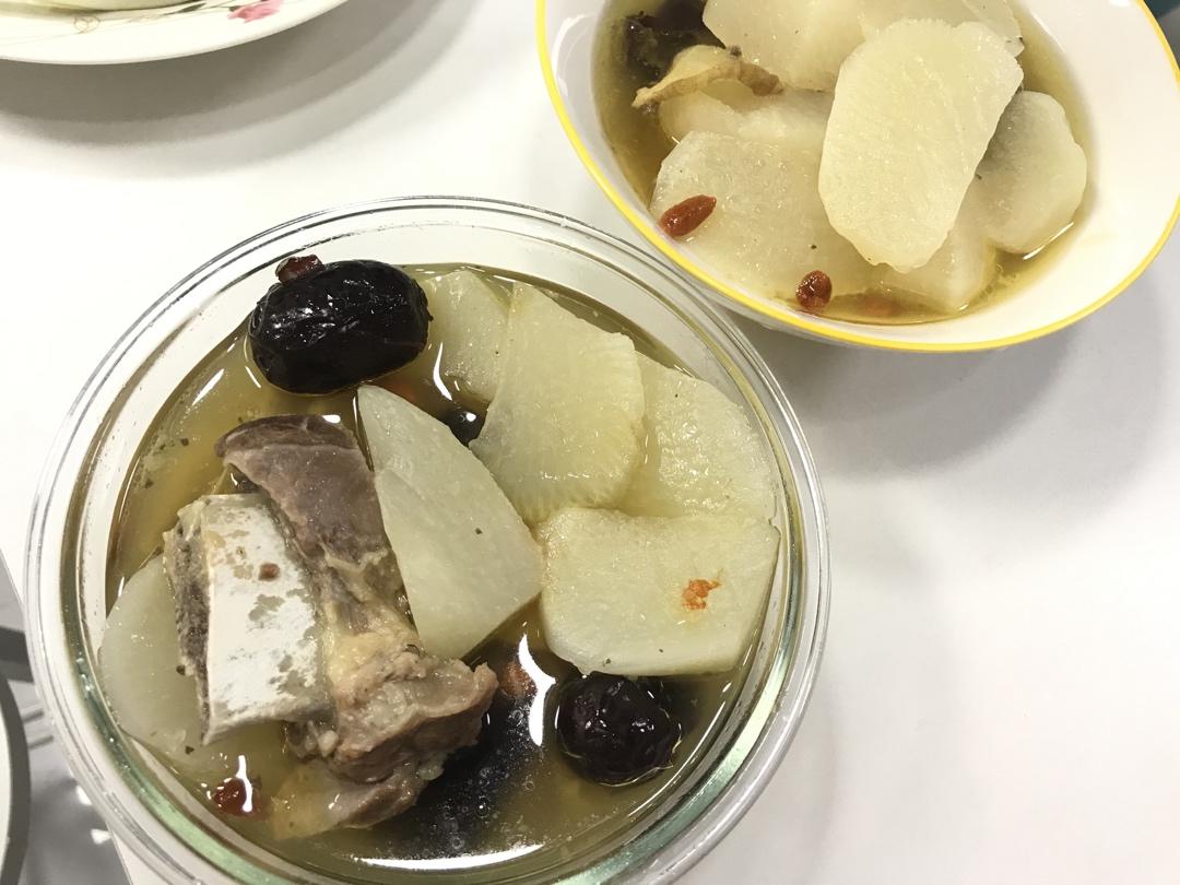 萝卜牛排汤