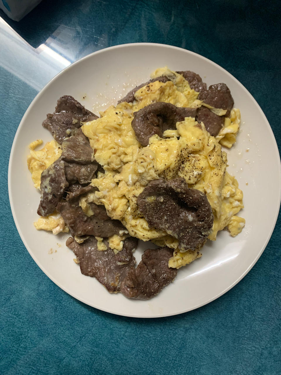 呲溜入口的鲜香 茶餐厅必点美食｜滑蛋牛肉