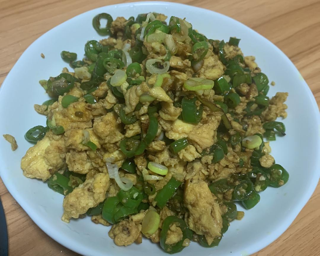 青椒炒鸡蛋的做法