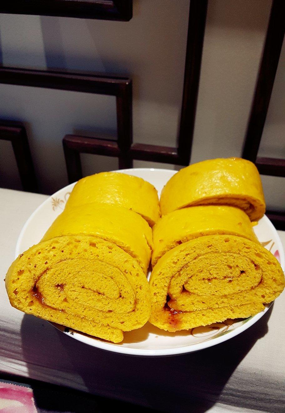 老琪子做的南瓜黑芝麻卷