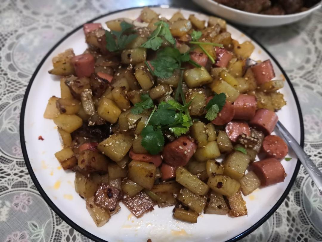 巨好吃的孜然火腿土豆丁