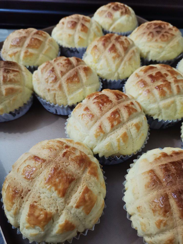 好吃到炸裂的港式菠萝包（附带制作酥皮的小视频）