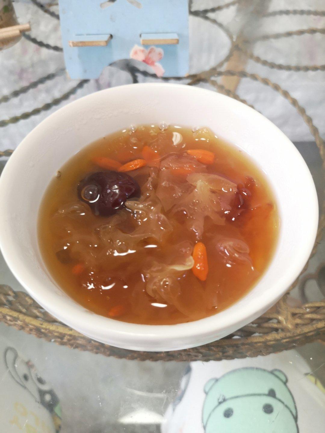桃胶银耳红枣羹
