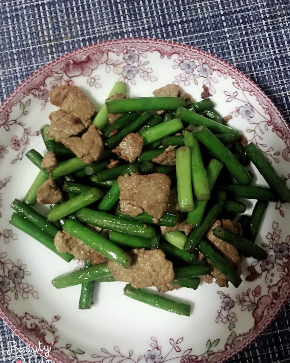 家常快手蒜薹炒肉
