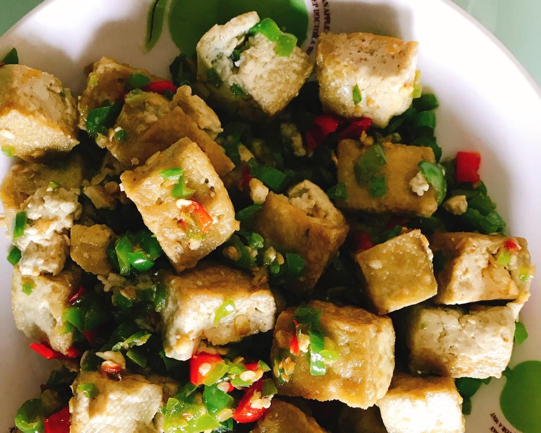 辣椒炒臭豆腐的做法