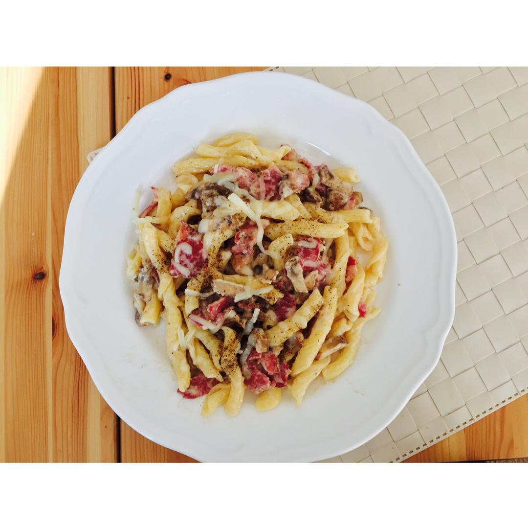 奶油培根蘑菇意面