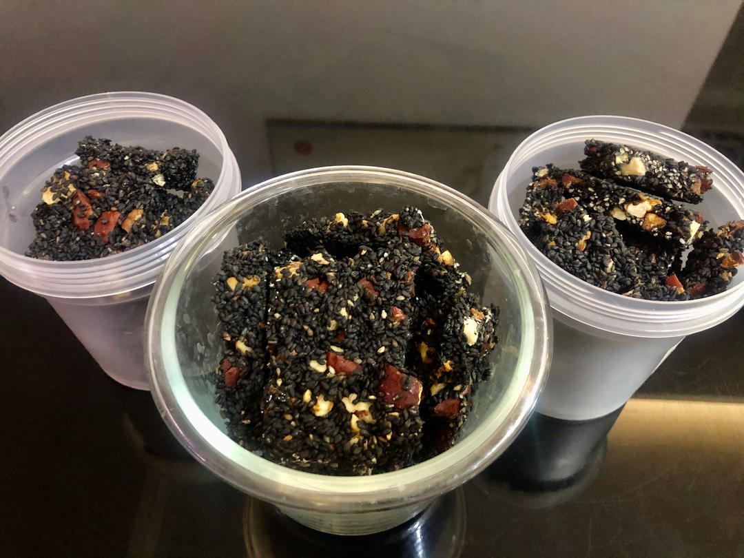 无油无蔗糖养生小零食，芝麻红枣核桃脆饼