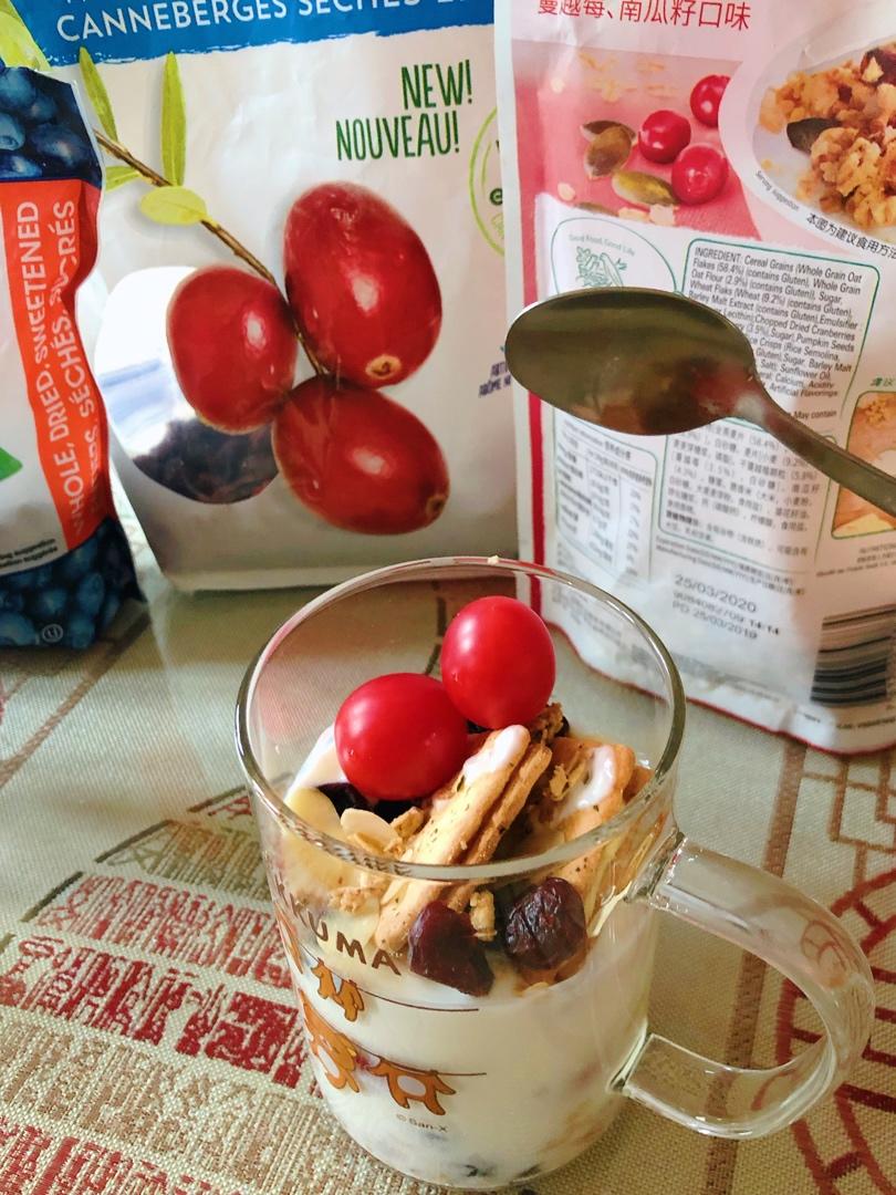 谷物红橙酸奶杯的全部作品