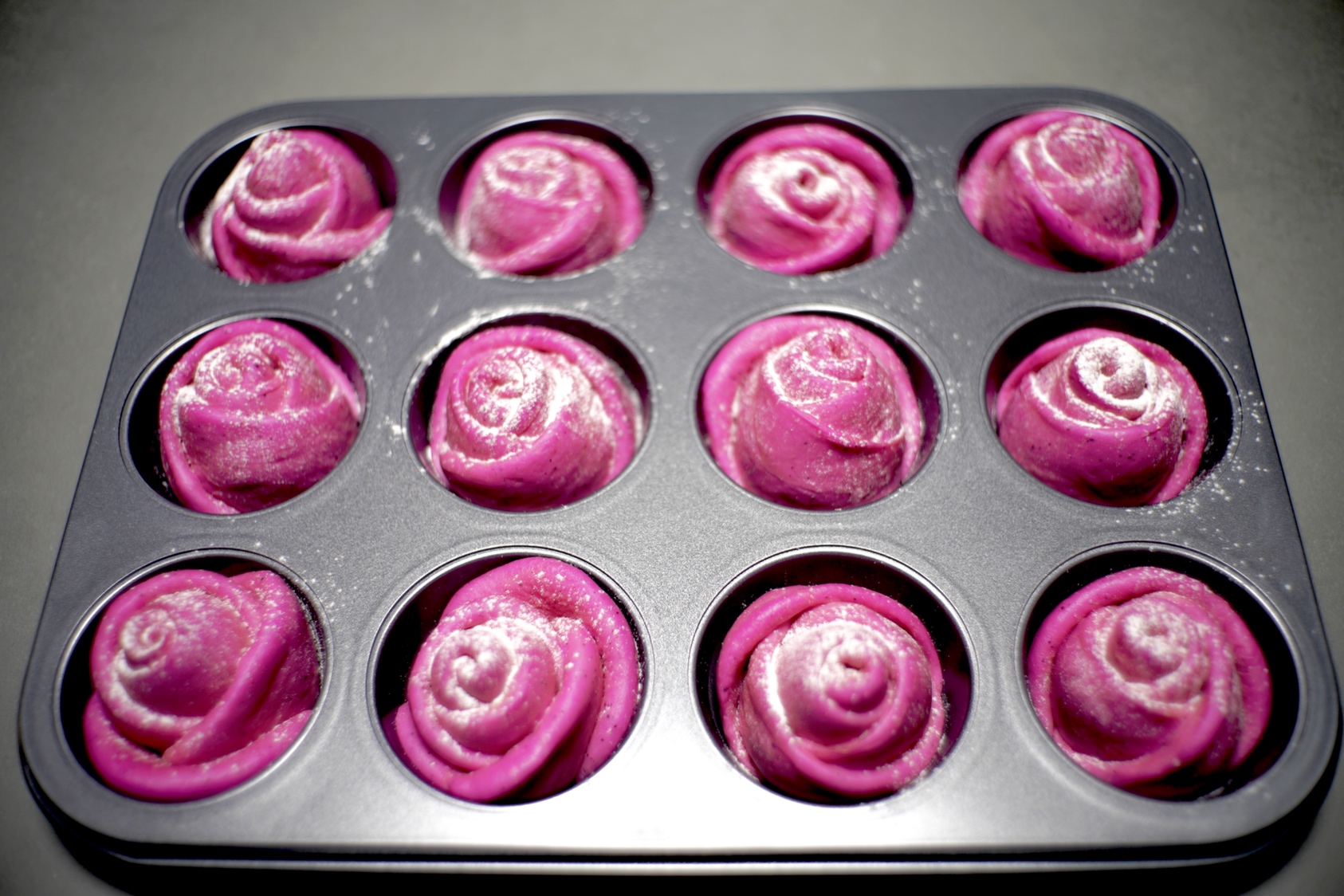火龙果玫瑰花面包的做法 步骤10