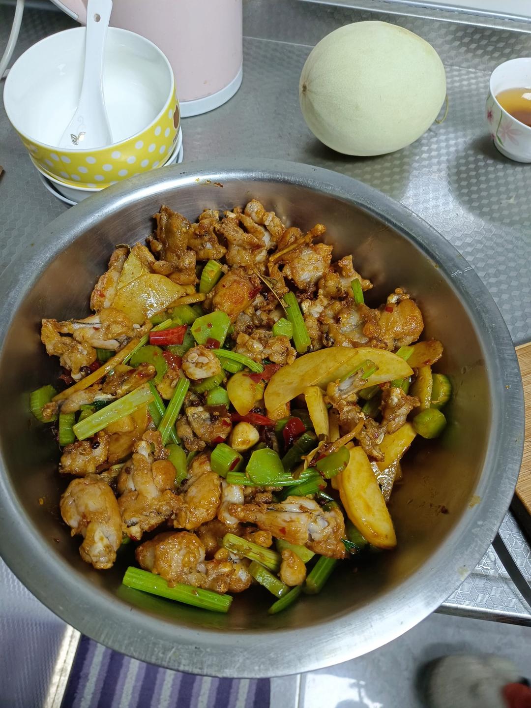 干锅牛蛙