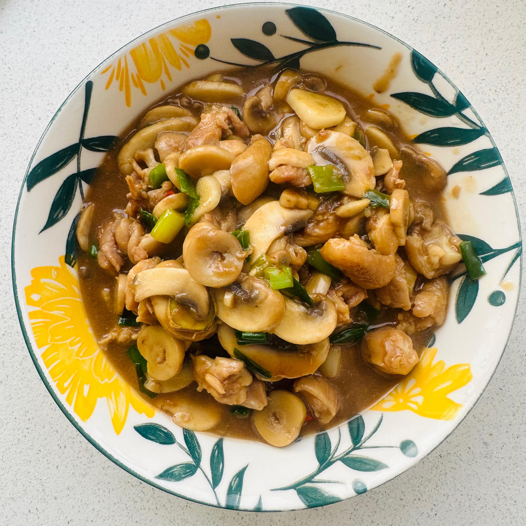 口蘑炒鸡腿肉