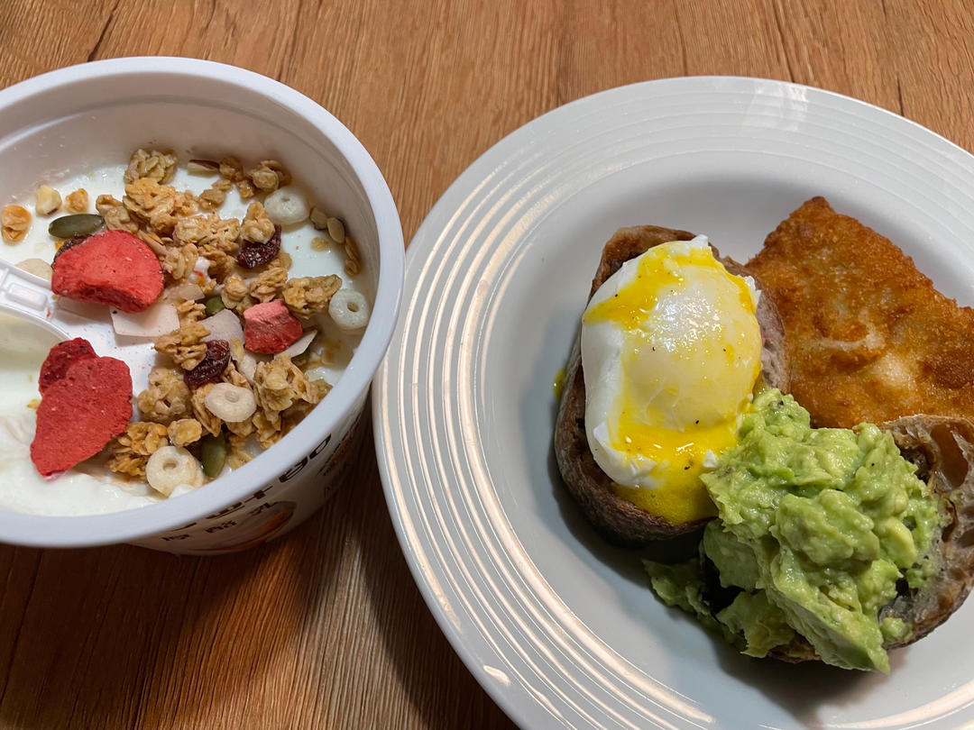 完胜咖啡店的brunch(班尼迪克蛋)