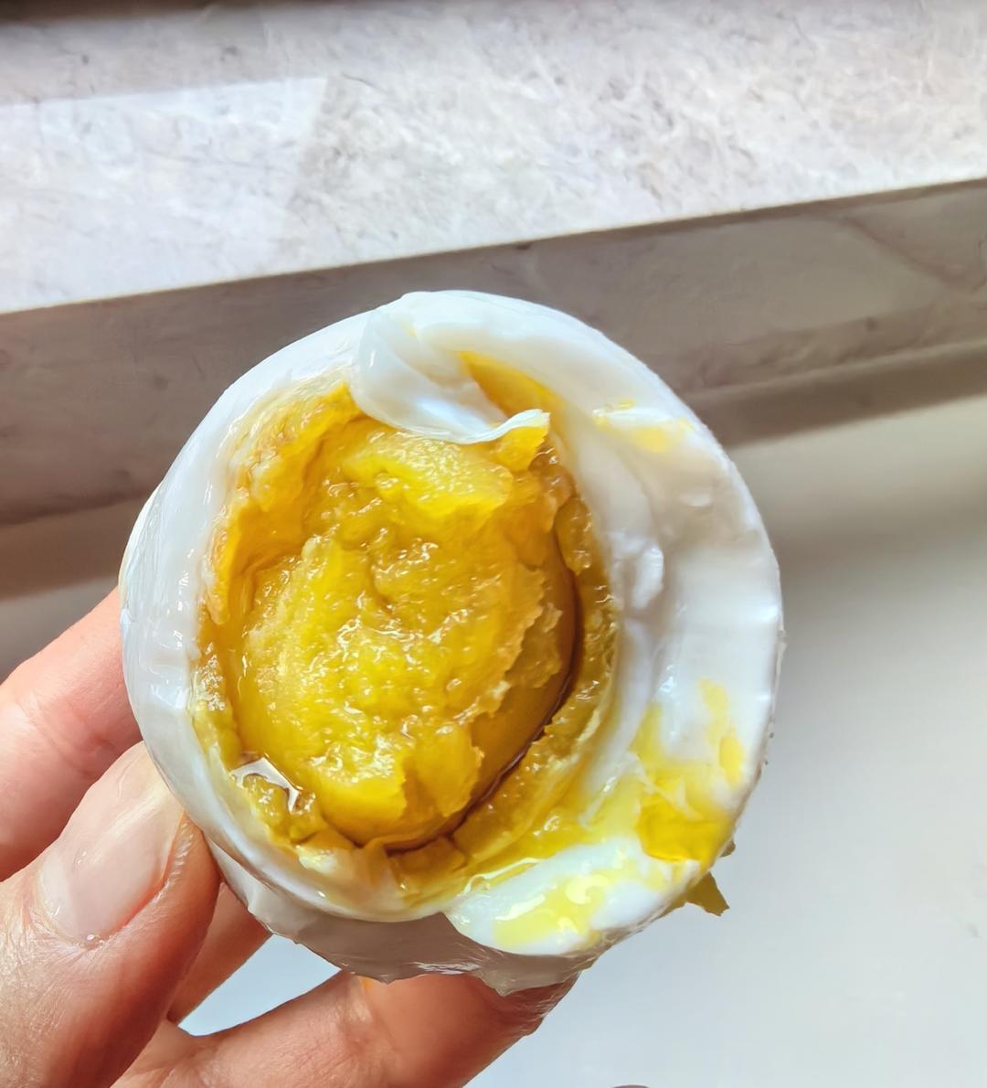 滋滋冒油咸鸭蛋🤗