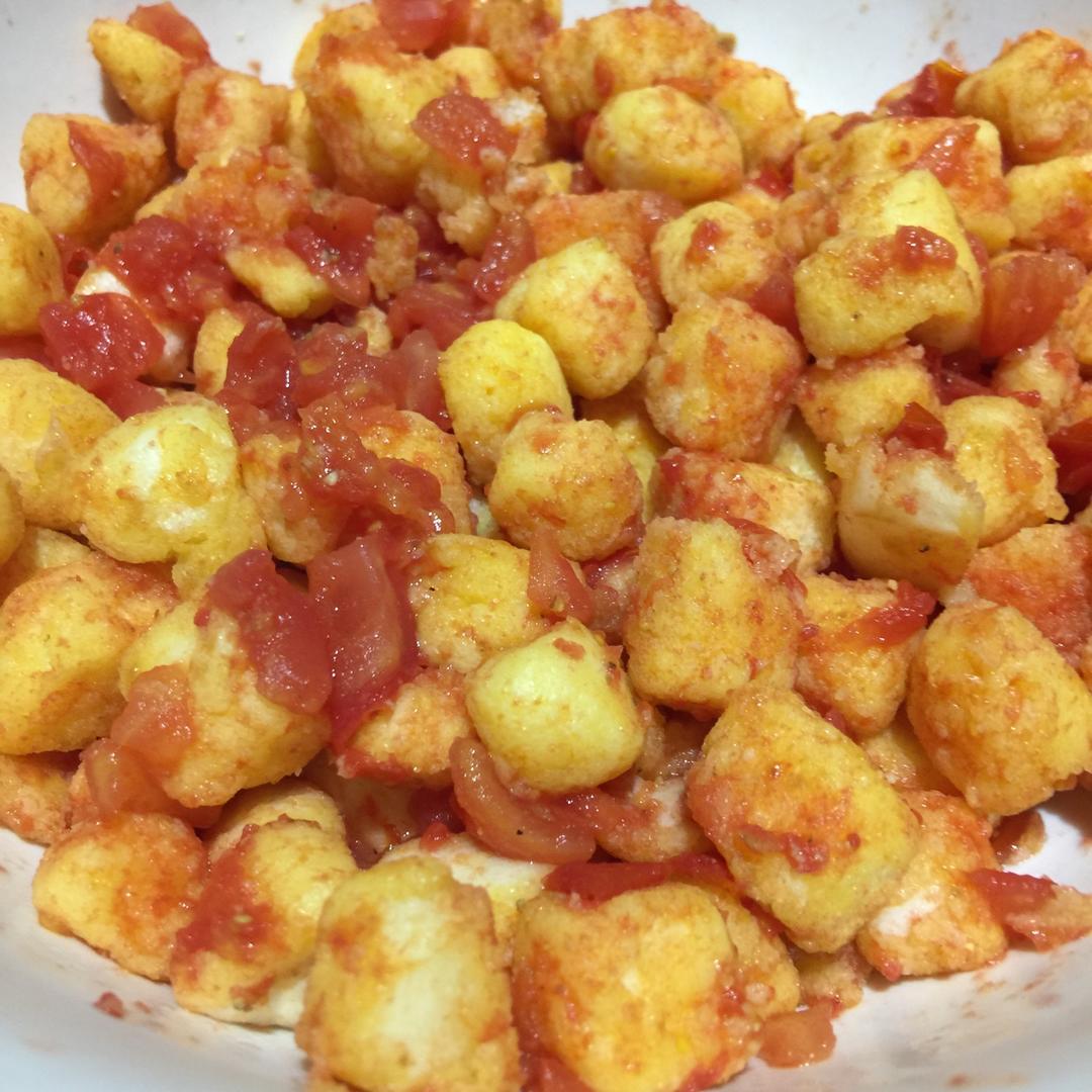 昕仔肥妈做的西红柿炒馒头粒