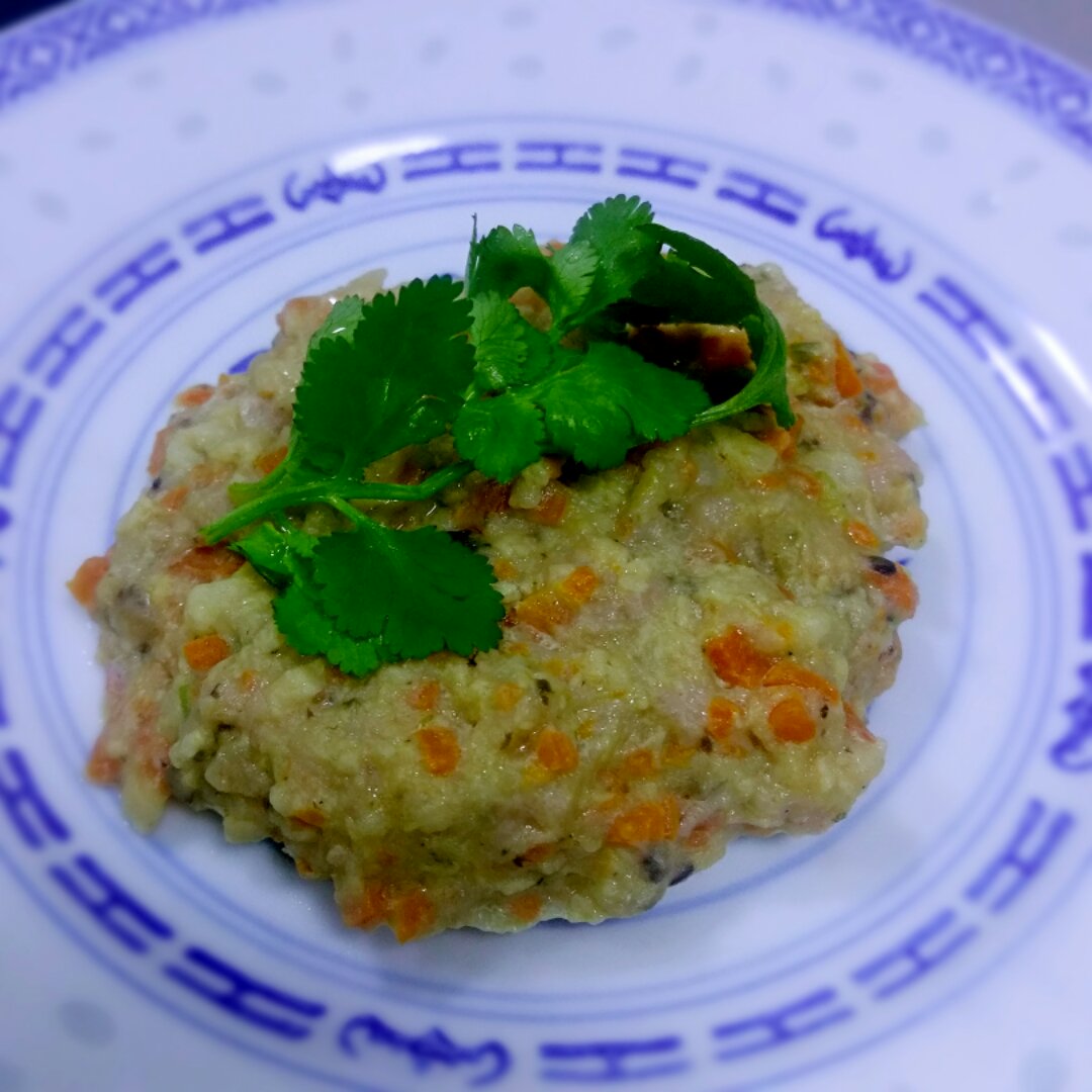 马蹄蒸肉饼 | 爸爸厨房 VOL . 104  马蹄 胡萝卜 猪肉馅 蛋黄 淀粉 橄榄油