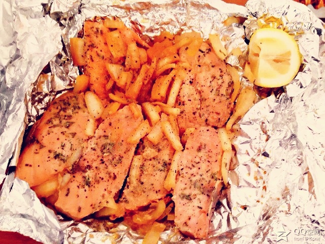 黑胡椒煎三文鱼排