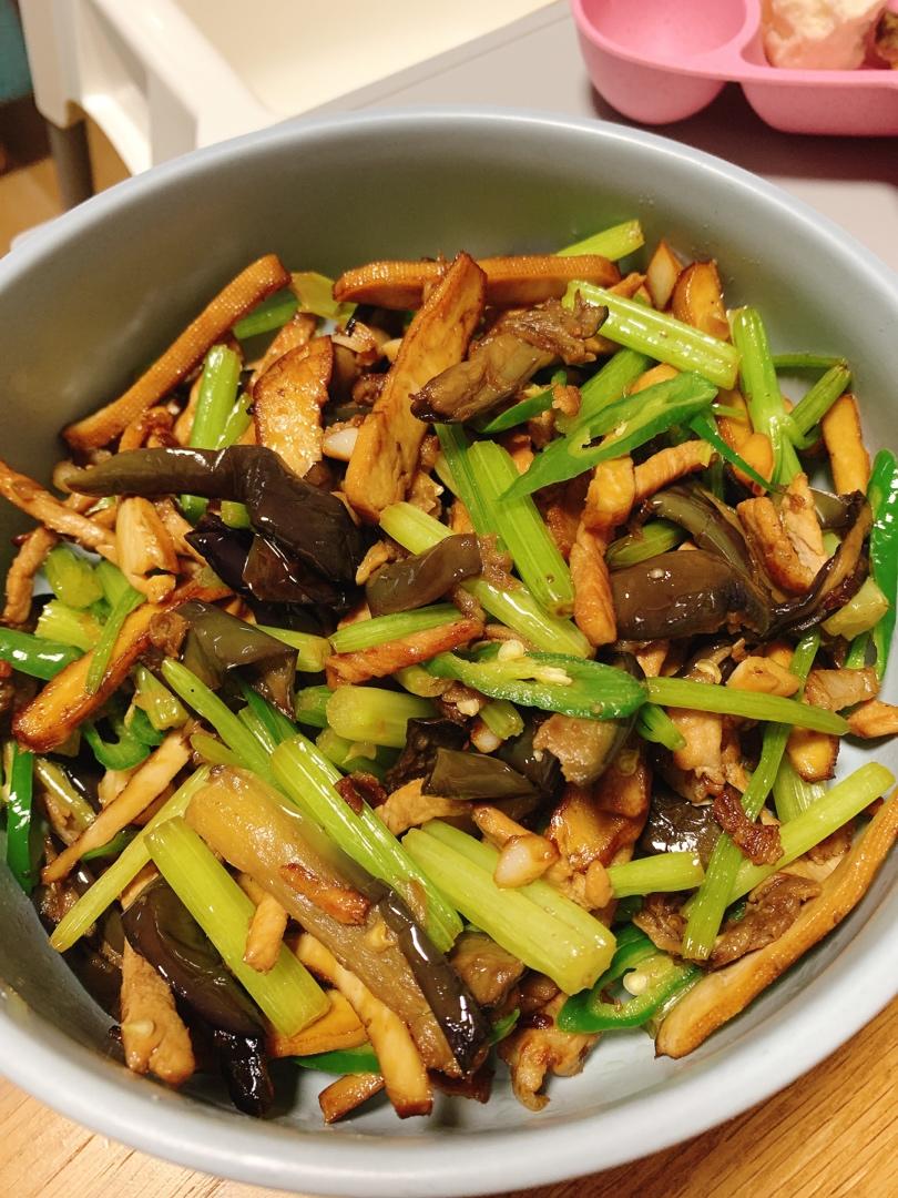 不用炸却能做出饭店那种“油焖茄子”的绝招