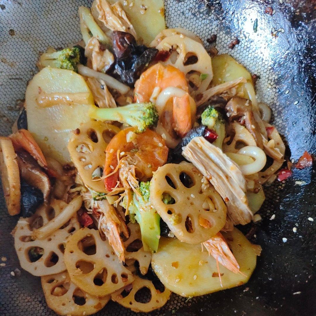 非油炸干锅虾   加各种菜的那种