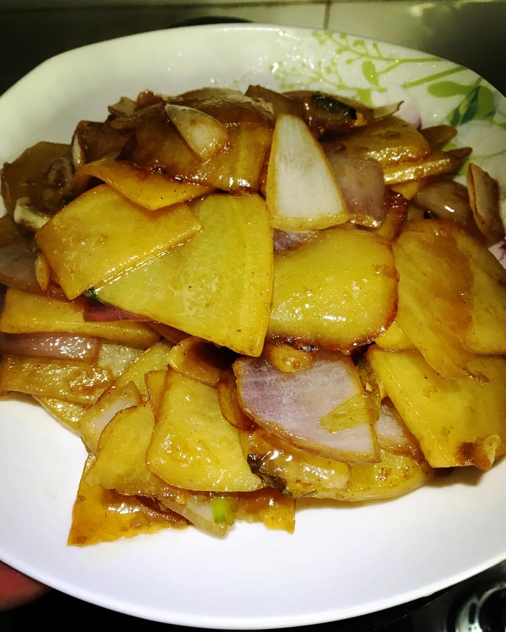 边吃边流泪的「孜然土豆片」