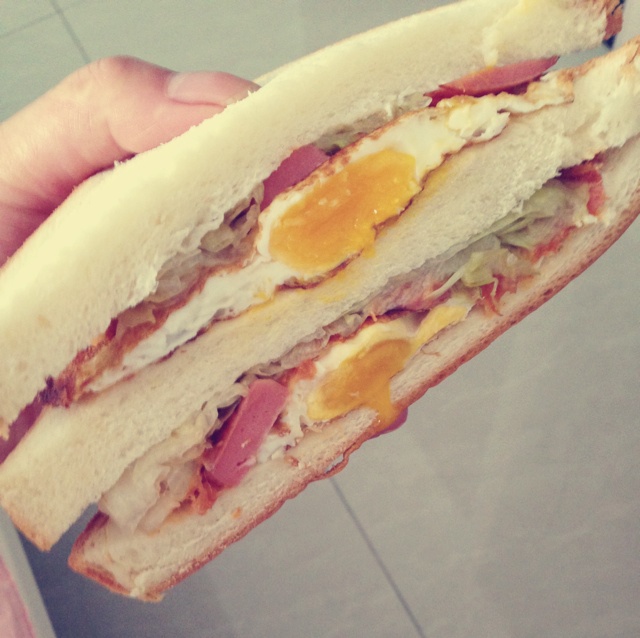 火腿煎蛋三文治