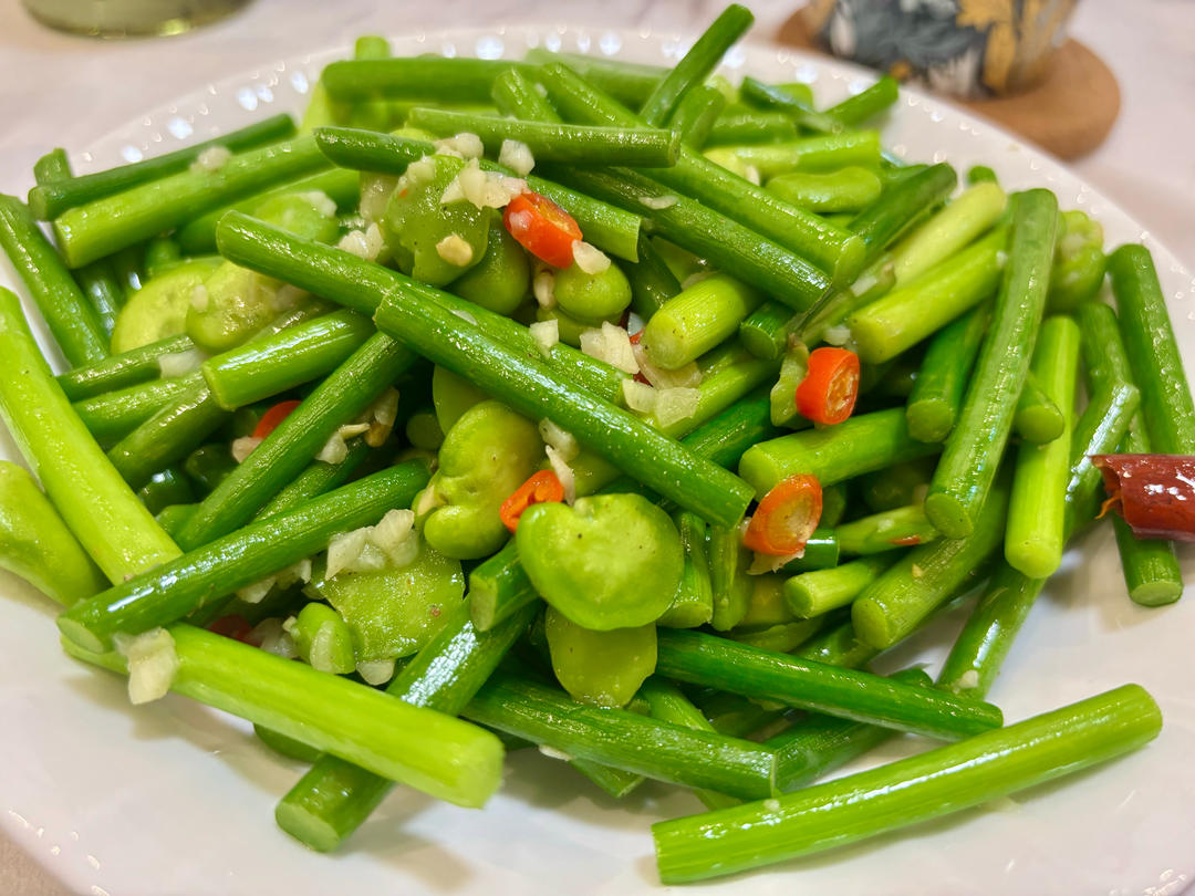 蚕豆蒜苔这样炒，炫你三碗米饭