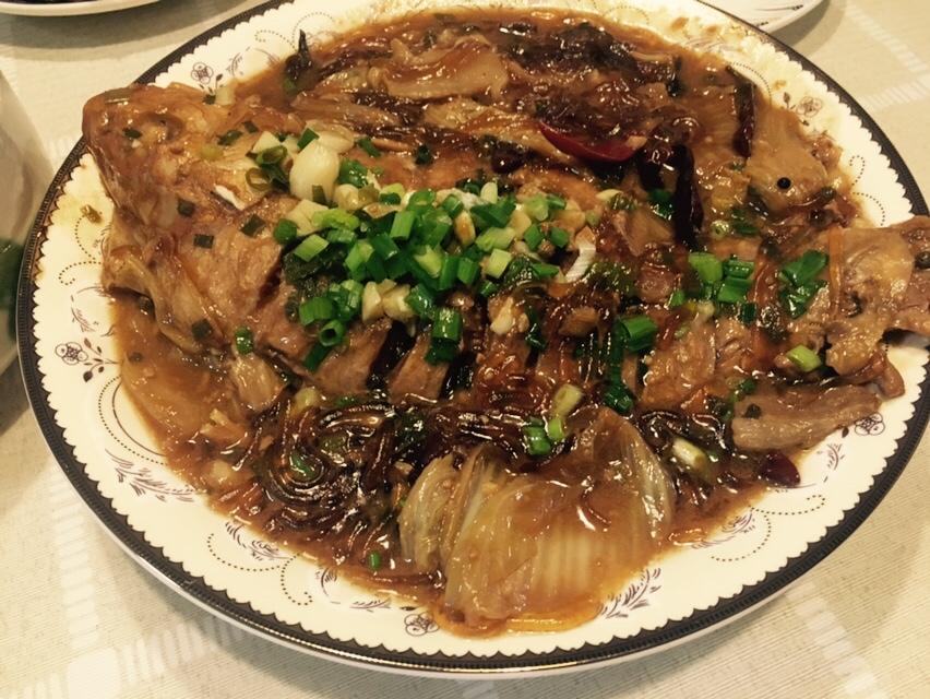 得莫利炖鱼《春江开 炖一条家乡味的开江鱼》