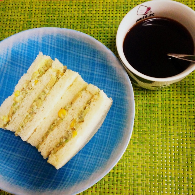 牛油果鸡蛋三明治
