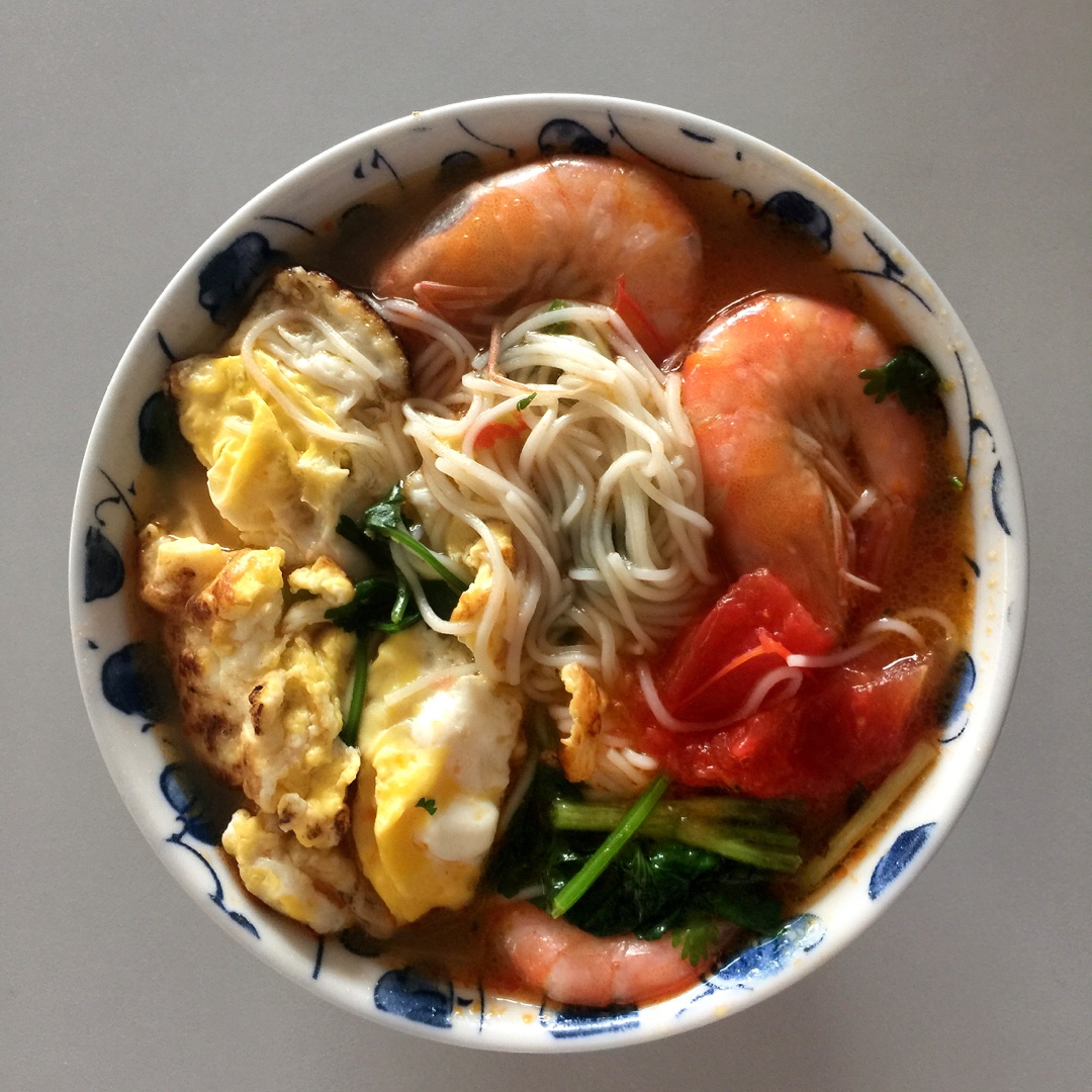 西红柿鲜虾鸡蛋面