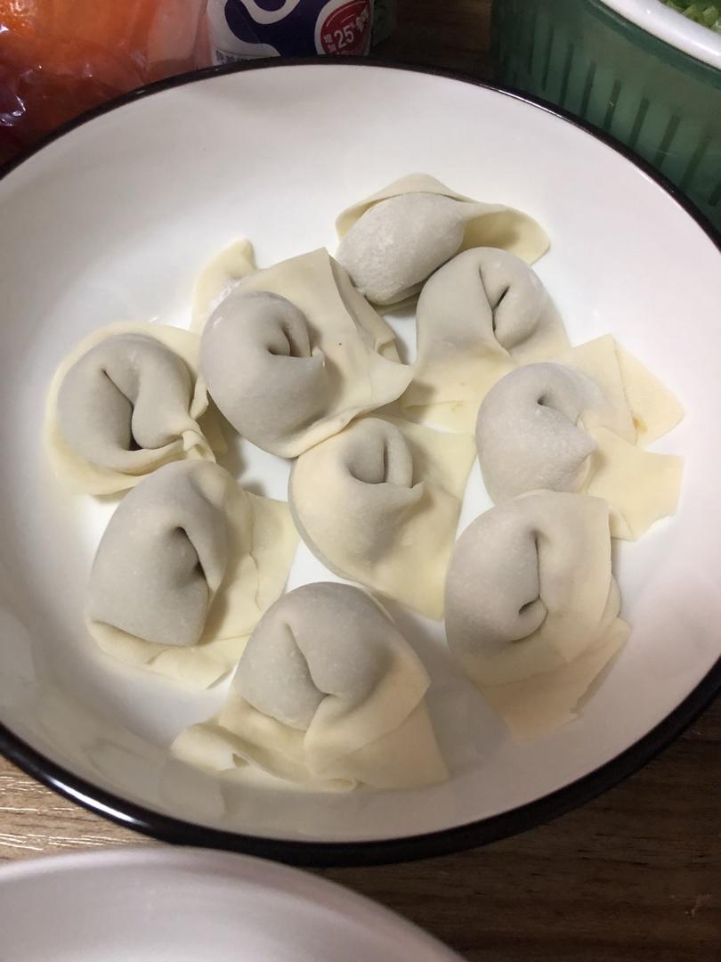 元宝馄炖的包法（附酸汤馄炖）