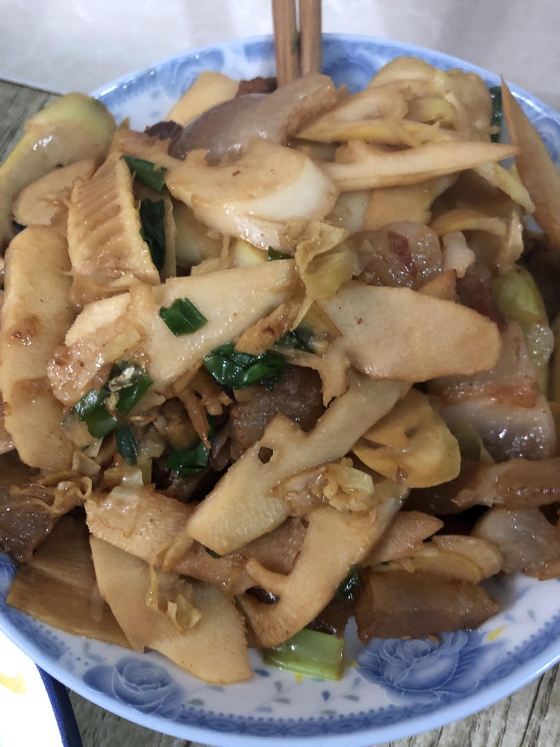 笋烧肉（红烧肉加笋）怎么这么好吃？？？