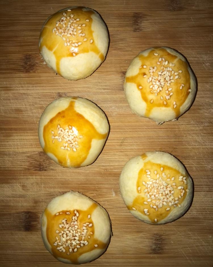 掉渣渣的蛋黄酥（超详细的方子）