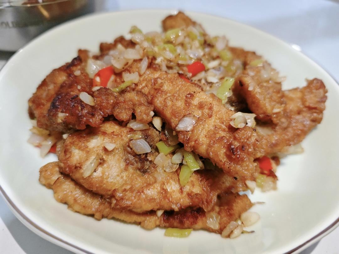 解馋肉菜，真香！『外酥里嫩』的椒盐大排🥩，好吃到舔手指