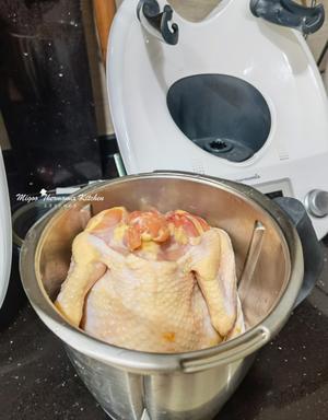 一鸡两吃：口水鸡+鸡架汤的做法 步骤1