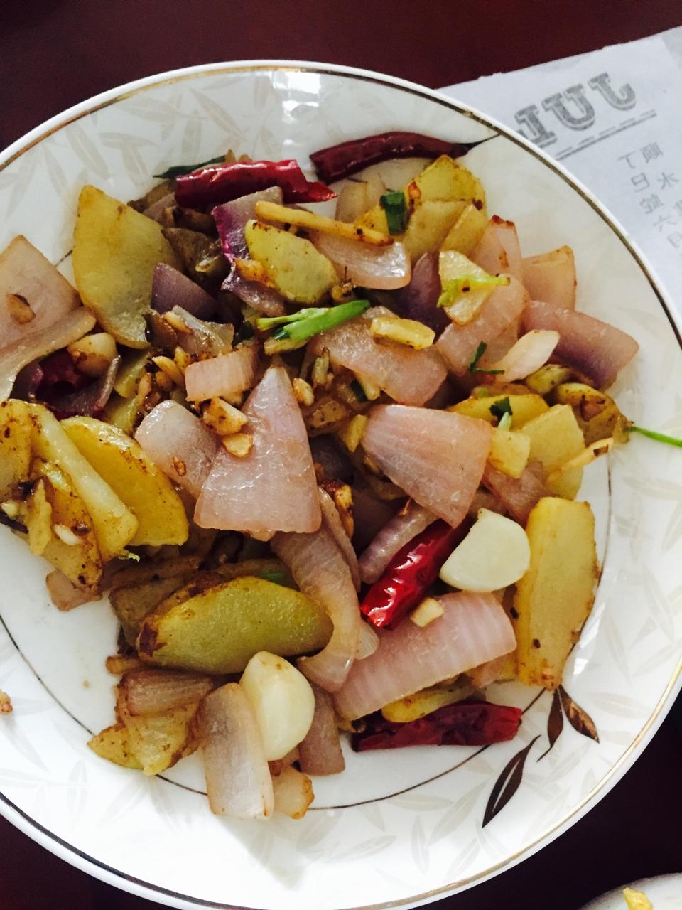 边吃边流泪的「孜然土豆片」