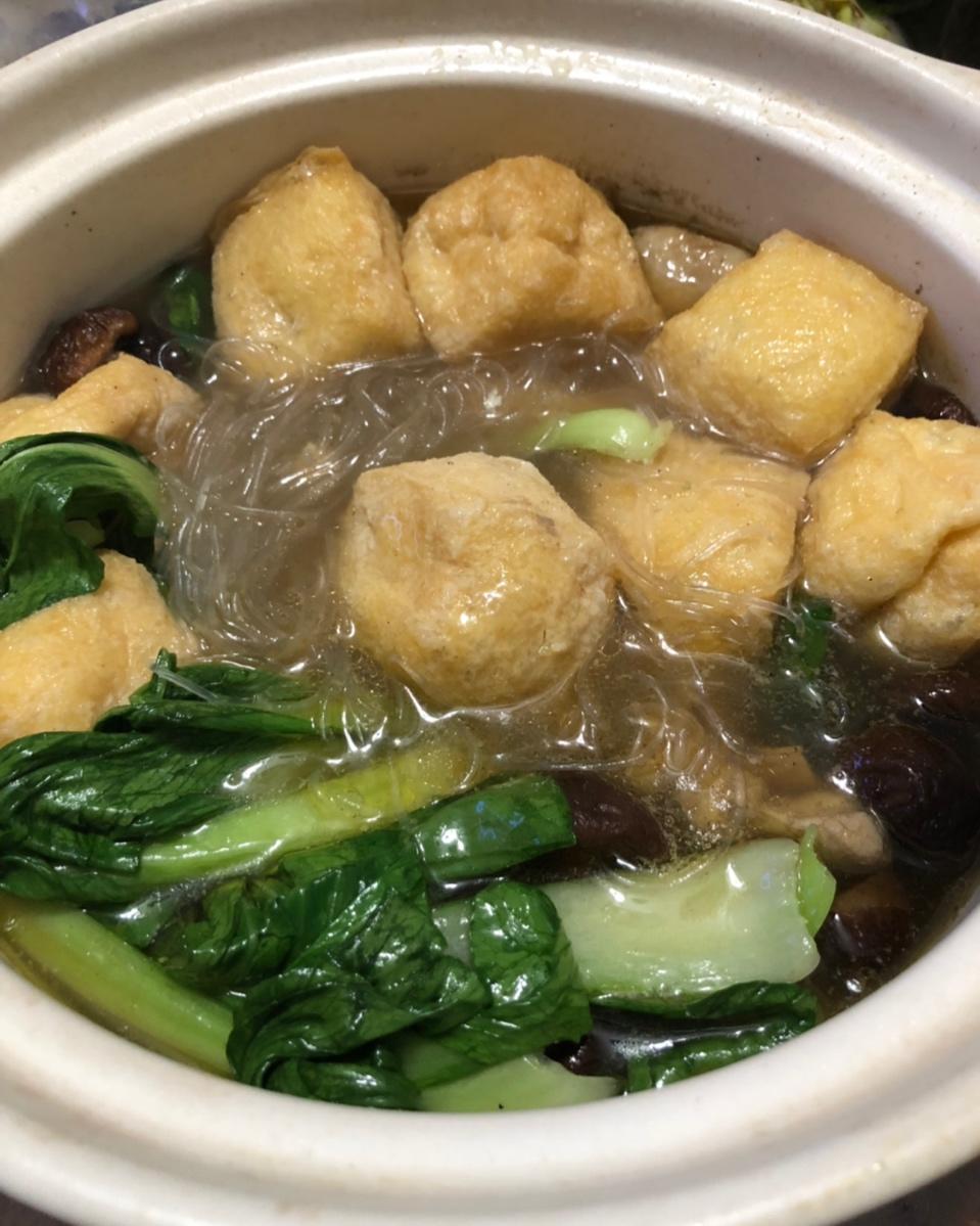 油豆腐香菇鸡腿煲