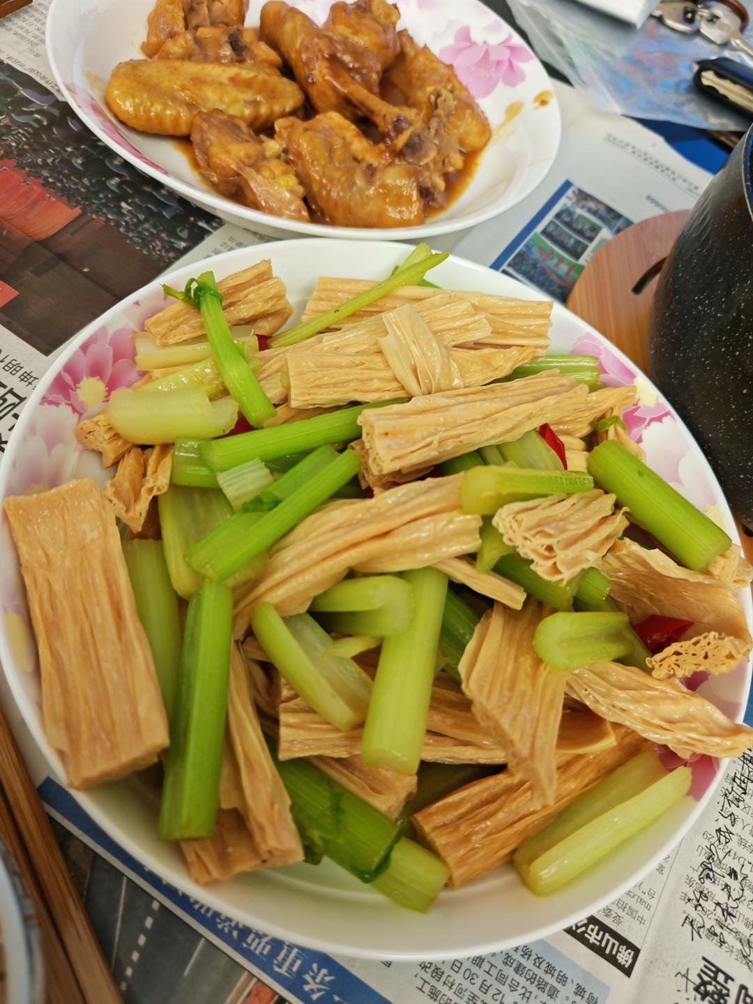 芹菜炒腐竹