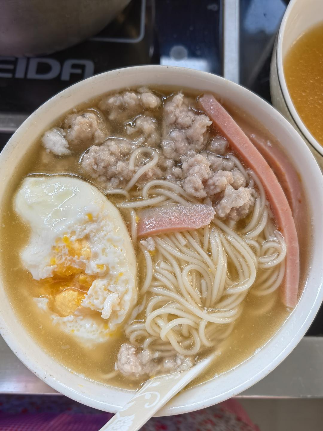 荷包蛋清汤面