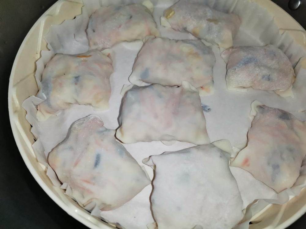 (饺子皮)胡萝卜木耳鸡蛋(馄饨皮)小蒸包/素蒸卷的做法 步骤4