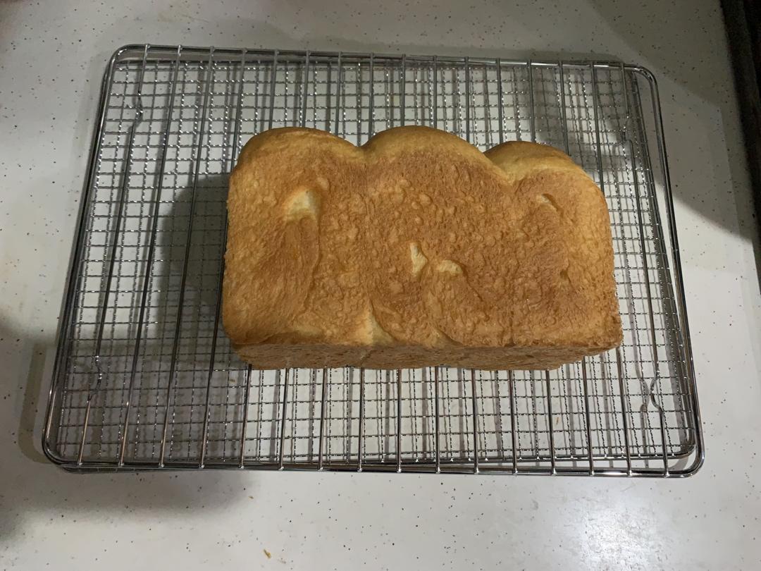 蛋白奶油吐司