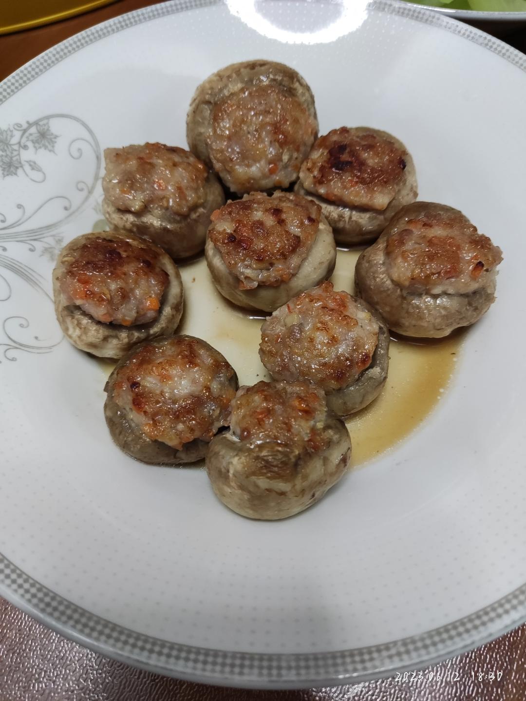 不会剩下一滴汤汁的口蘑酿肉