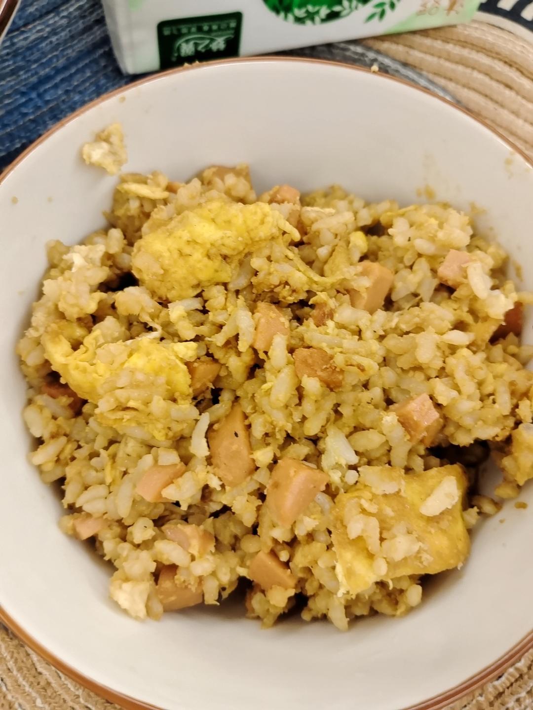 超级好吃的酱油火腿蛋炒饭！