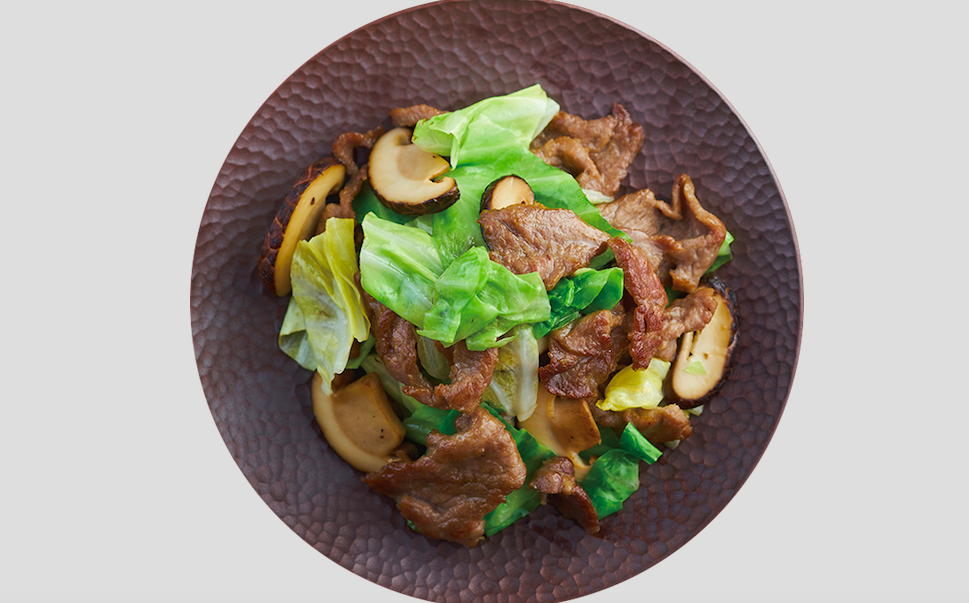 家常小炒之包菜菌菇炒牛肉的做法