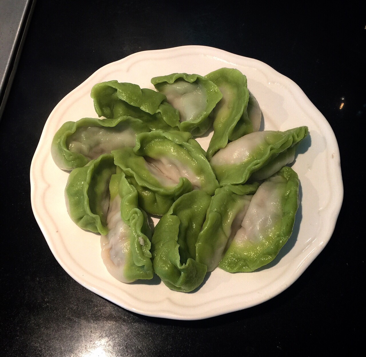 翡翠白玉白菜饺子详细版（附翡翠白玉白菜饺子包法，翡翠白玉饺子皮两种制法，面包机和面，翡翠白玉烧卖，各种馅料搭配）