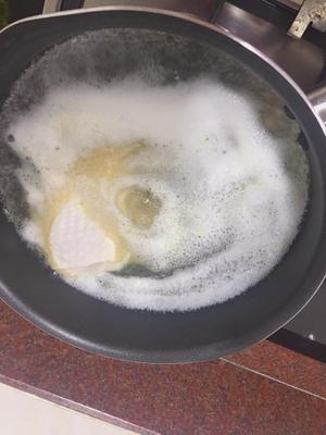 香菇鸡腿汤的做法 步骤3