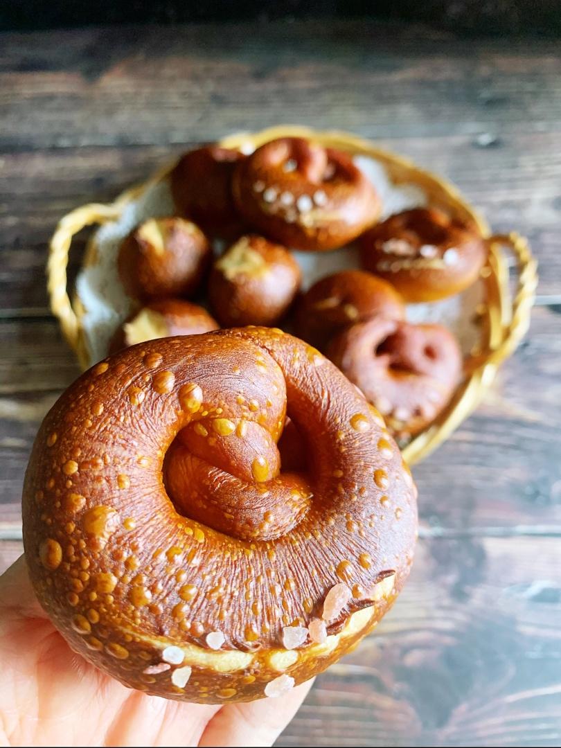 Q版萌萌哒碱水面包减脂必备咸香有嚼头低卡健康主食