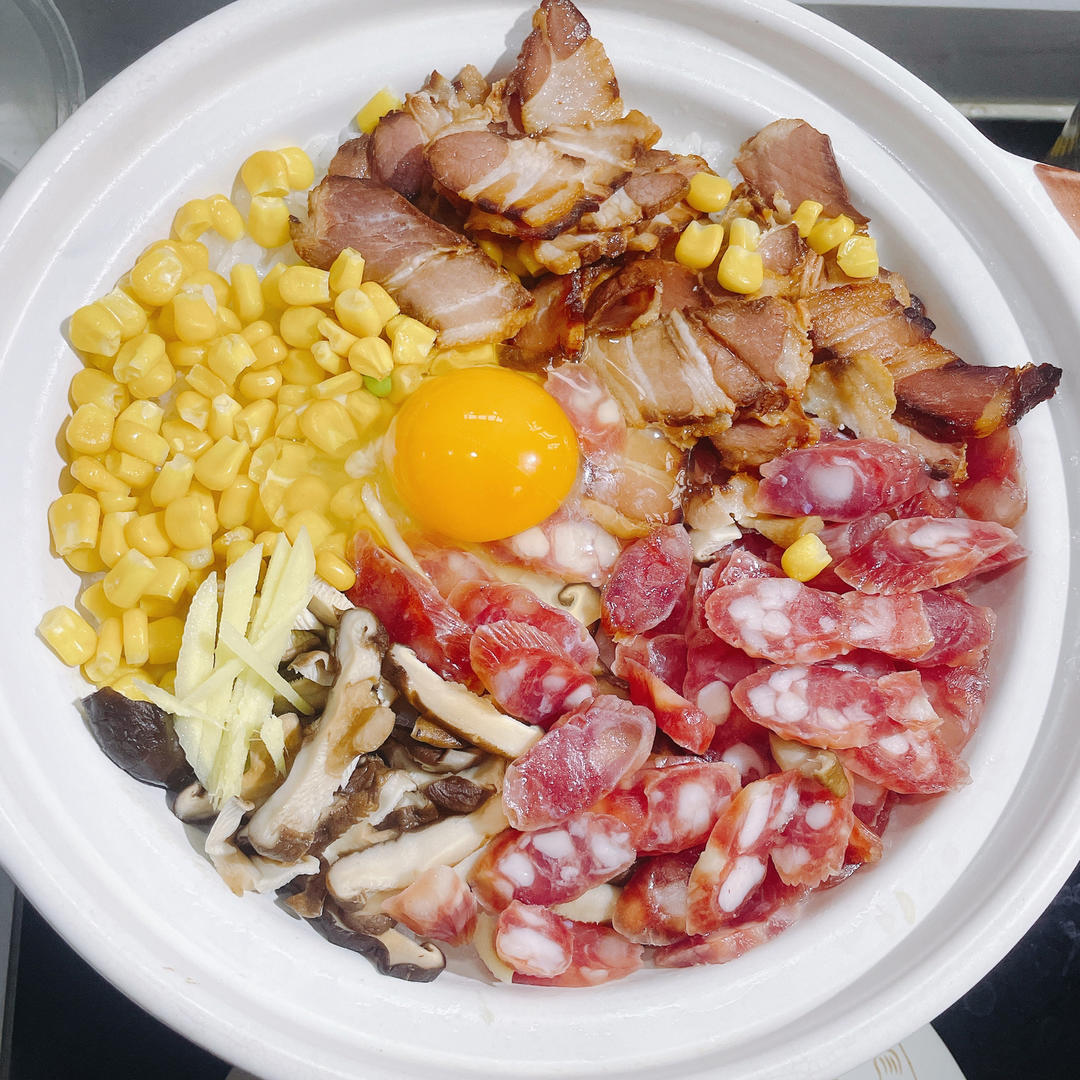 广式腊味煲仔饭
