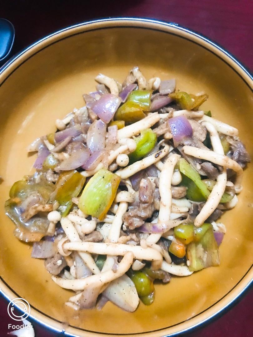 黑椒蟹味菇炒肉