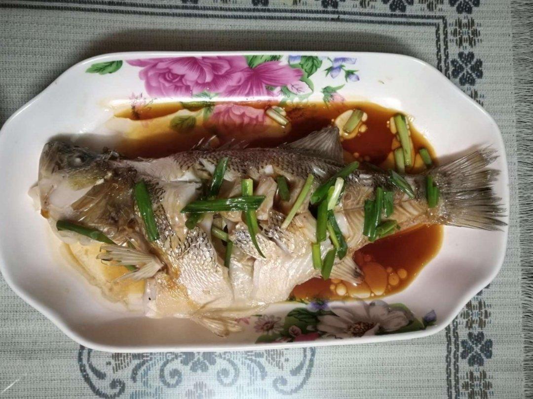 蒸鲈鱼