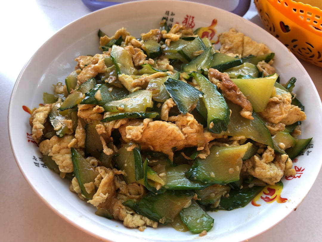 黄瓜炒鸡蛋火腿肠