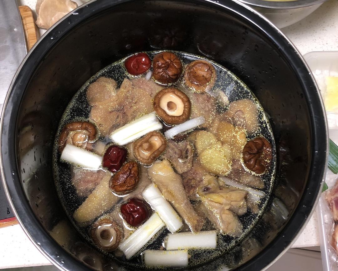 高压锅炖鸡汤的做法